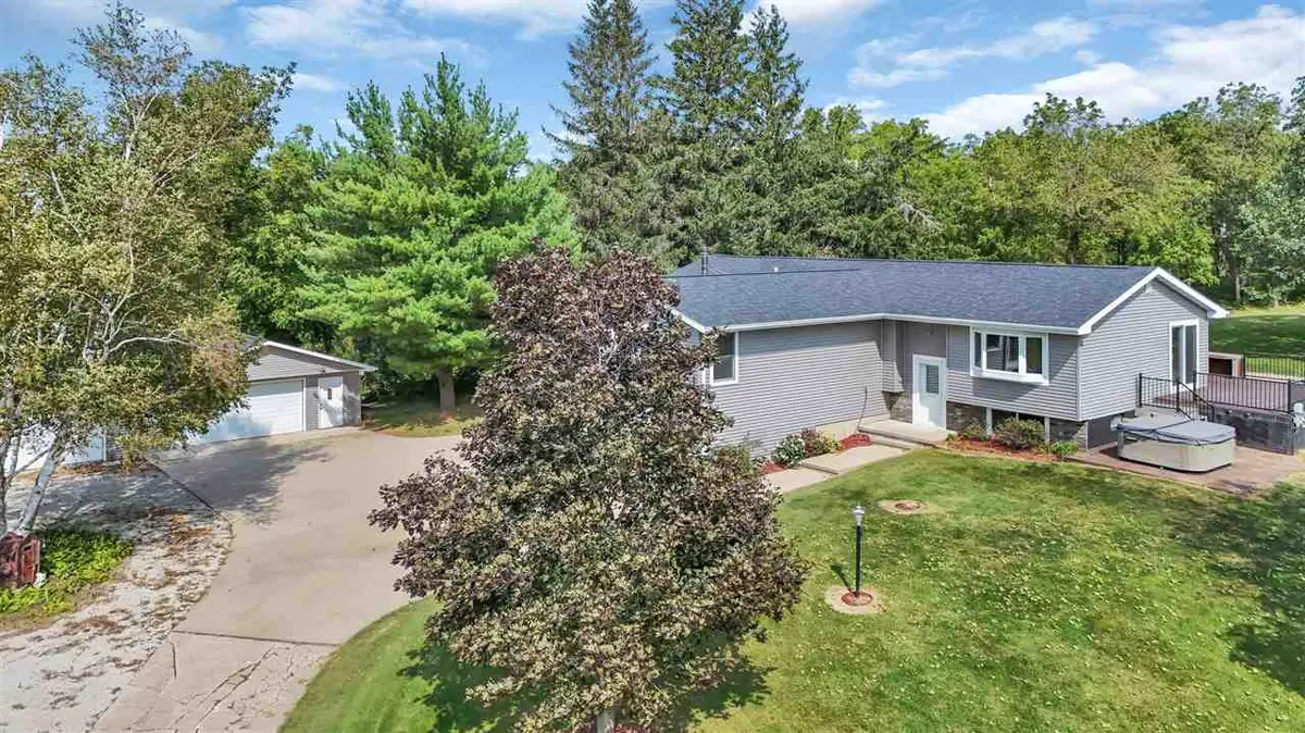 2713 61st St Ln, Vinton, IA 52349 - #1
