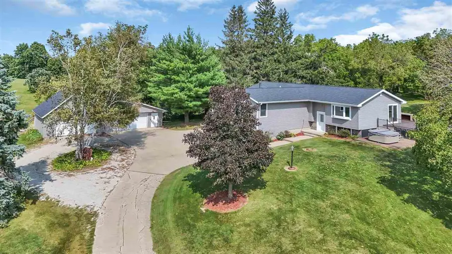 2713 61st St Ln, Vinton, IA 52349 - #2
