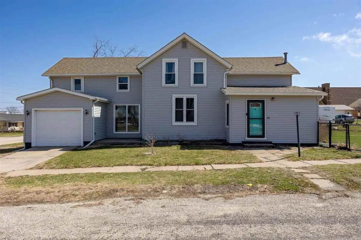 100 3rd Ave, Newhall, IA 52315 - #1