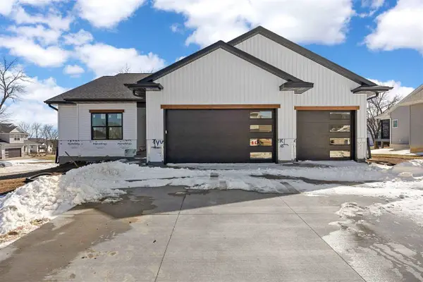 521 Elizabeth Ln, Tiffin, IA 52340