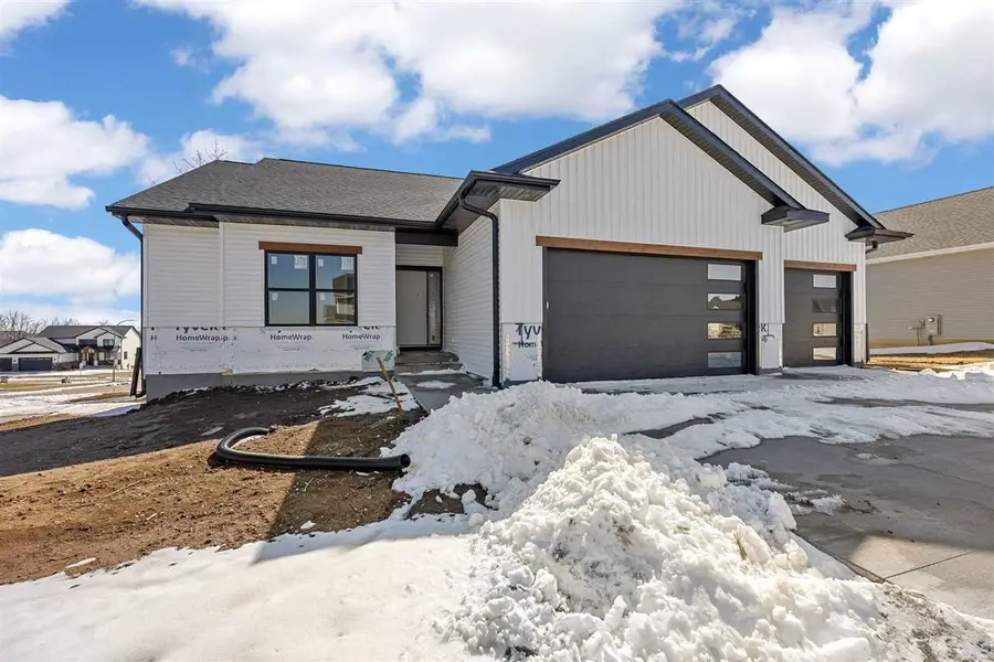 521 Elizabeth Ln, Tiffin, IA 52340 - #2