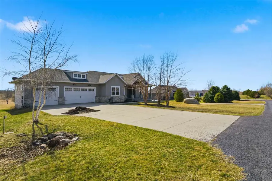 3359 Southridge Dr, Amana, IA 52203 - #2