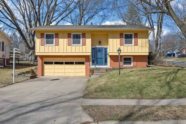 3040 Stanford Ave, Iowa City, IA 52245