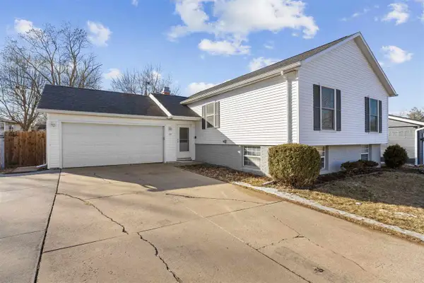 20 NW Clive, Cedar Rapids, IA 52405