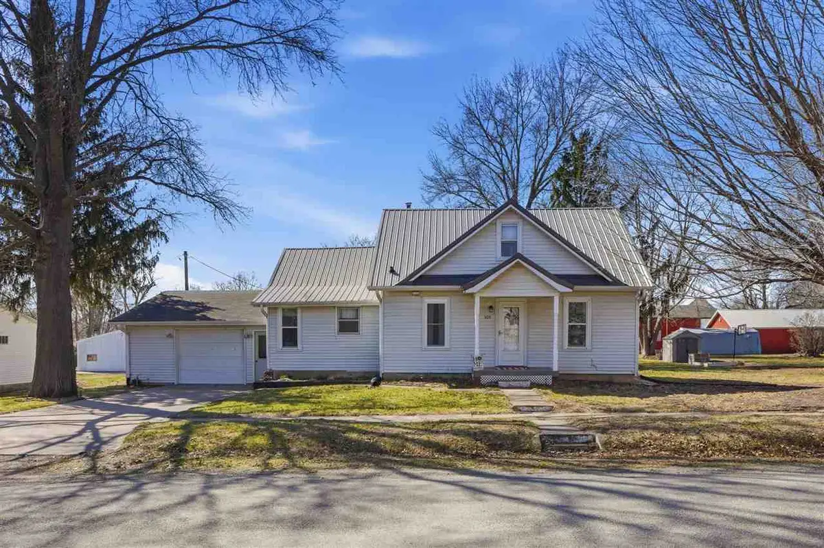 305 S Riggs St, Lone Tree, IA 52755 - #1