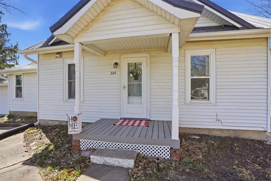 305 S Riggs St, Lone Tree, IA 52755 - #2