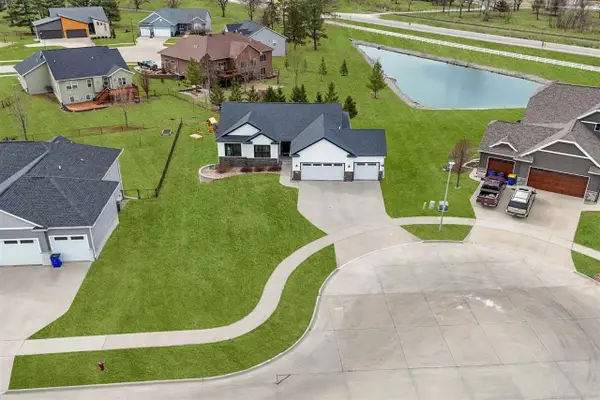 1040 Grouse Ct, North Liberty, IA 52317