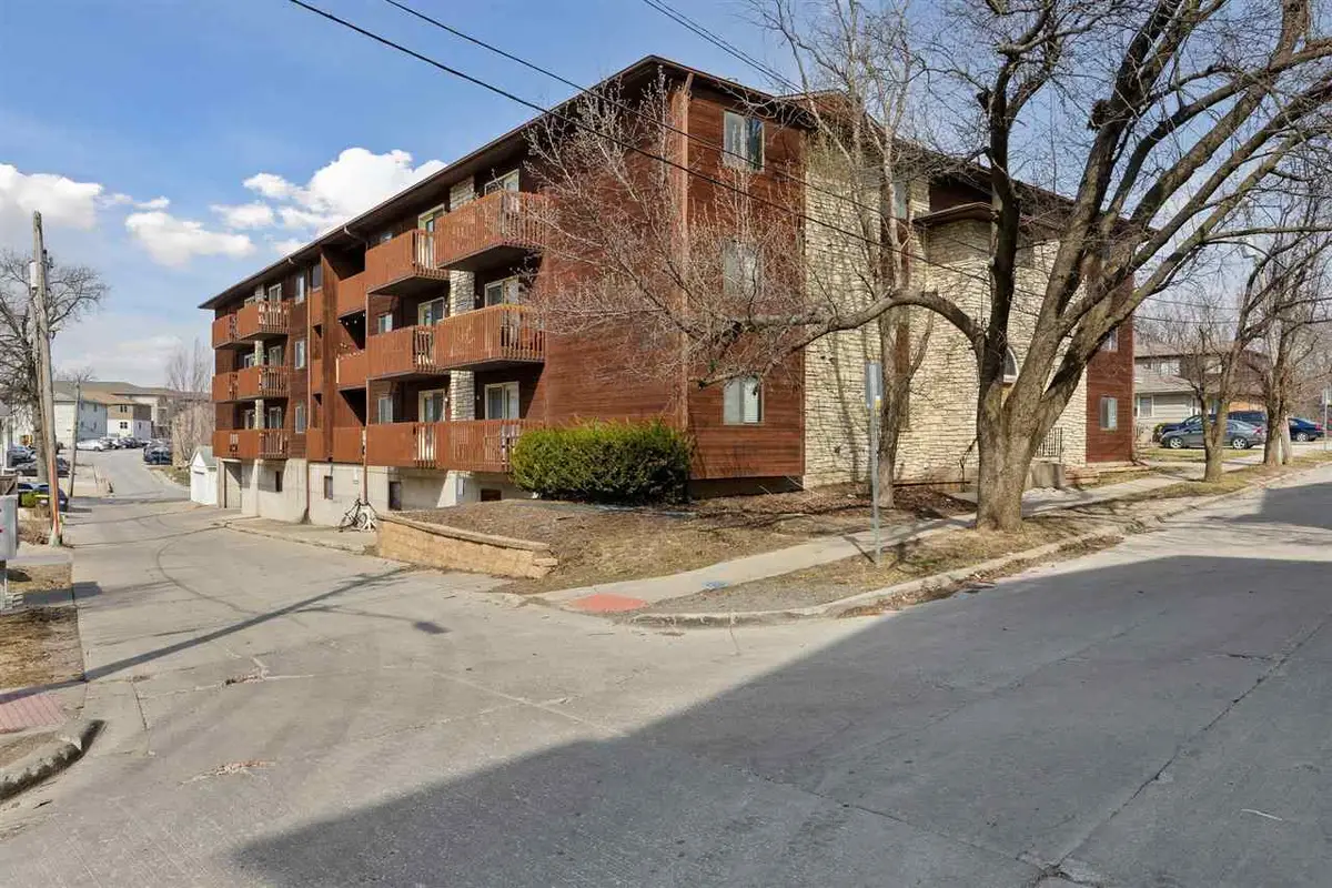 25 Lincoln Ave, Iowa City, IA 52246 - #1