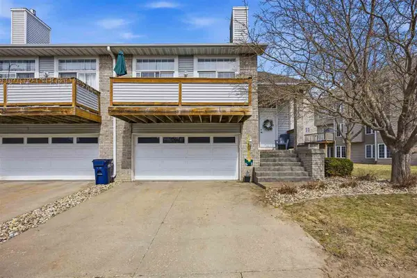 1530 Ranier Dr, Iowa City, IA 52246