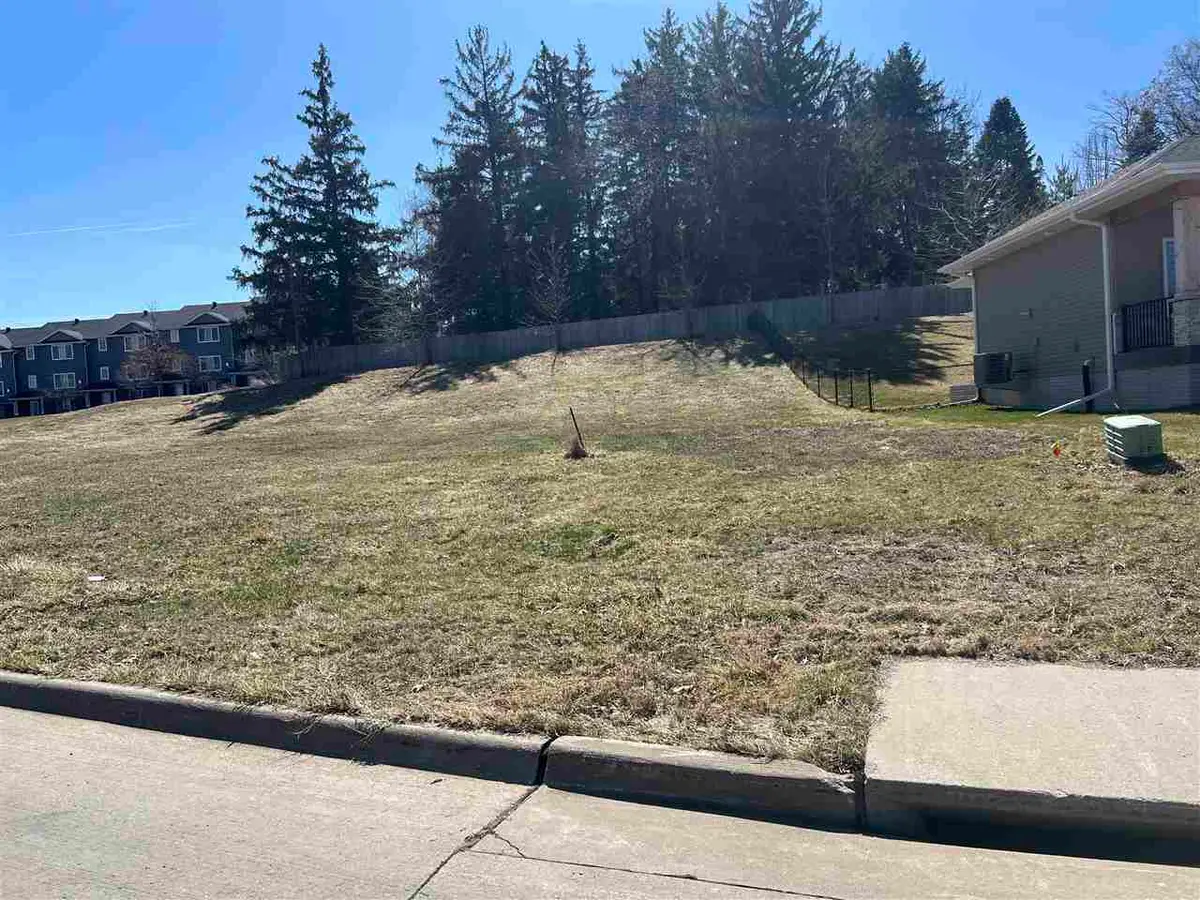 851 Silver Ln, Iowa City, IA 52245 - #1