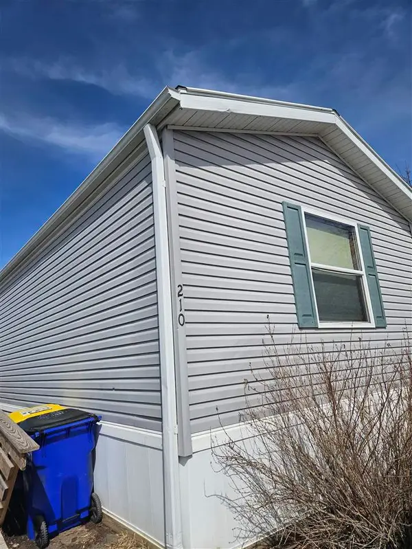 210 Golfview Drive, North Liberty, IA 52317