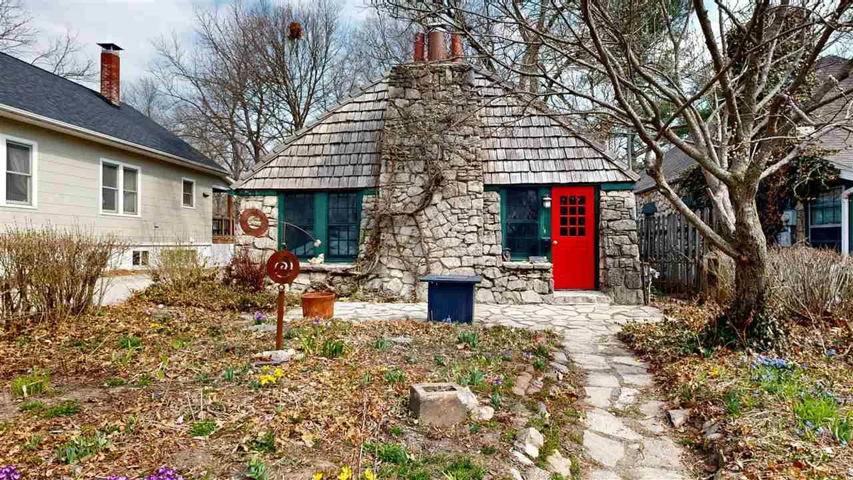 1322 Muscatine Ave, Iowa City, IA 52240 - #1