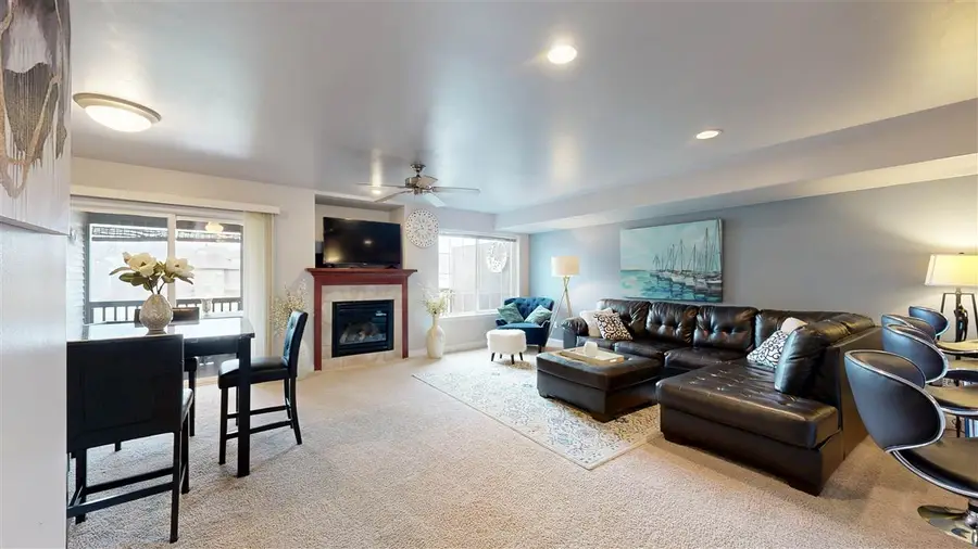 285 Huntington Dr, Iowa City, IA 52245 - #2