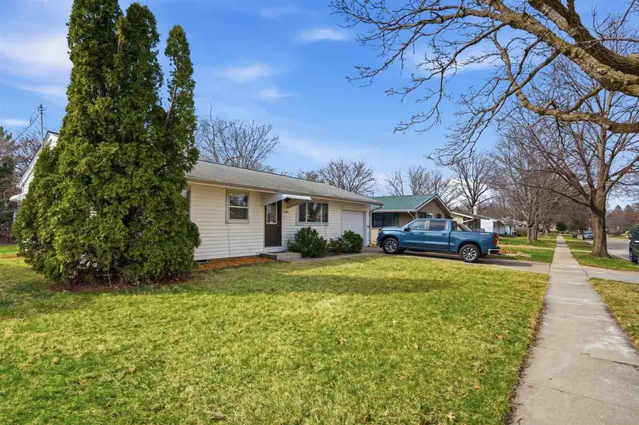 1429 Spruce St, Iowa City, IA 52240 - #2