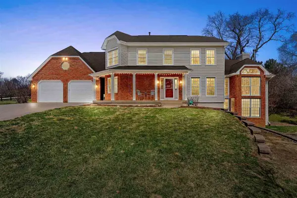 942 Bluffwood Dr, Iowa City, IA 52245