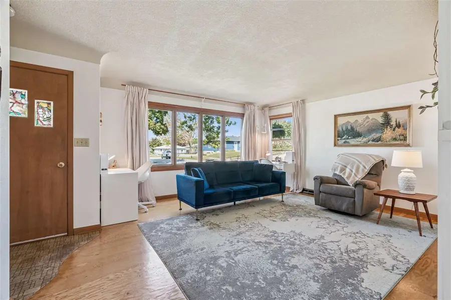 2601 Teresa Dr SW, Cedar Rapids, IA 52404 - #3