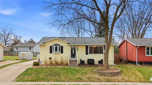 255 Juniper Ct, North Liberty, IA 52317