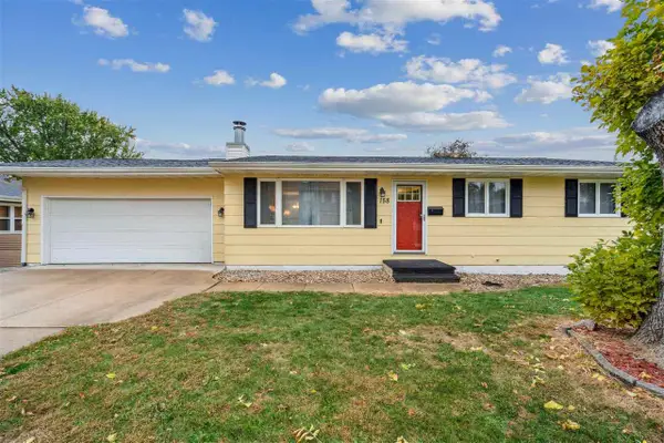 158 32nd St NW, Cedar Rapids, IA 52405