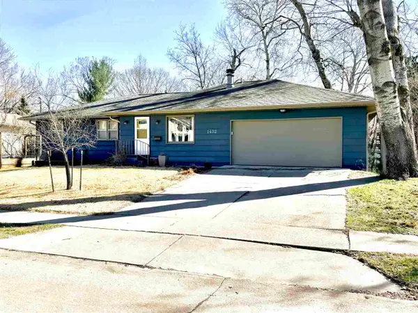 1432 Buresh Ave, Iowa City, IA 52245