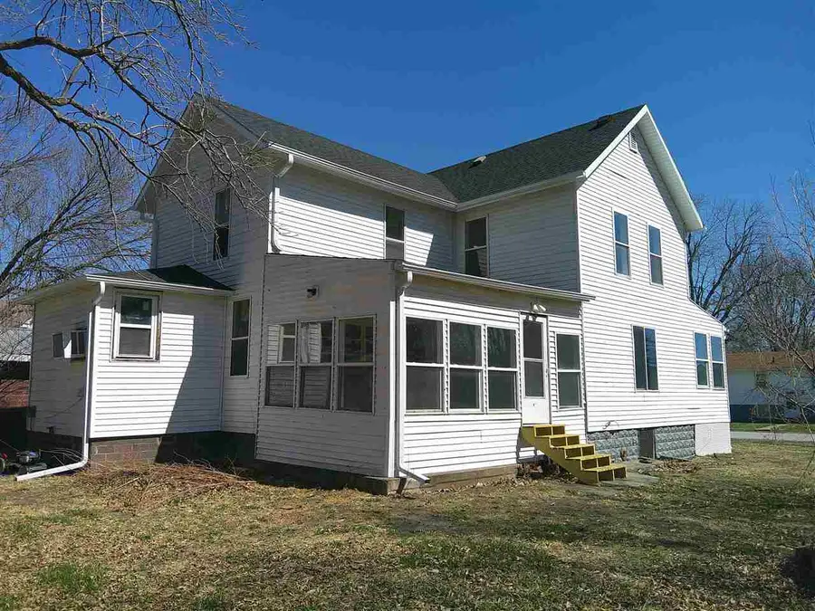 207 Short St, Nichols, IA 52766 - #2