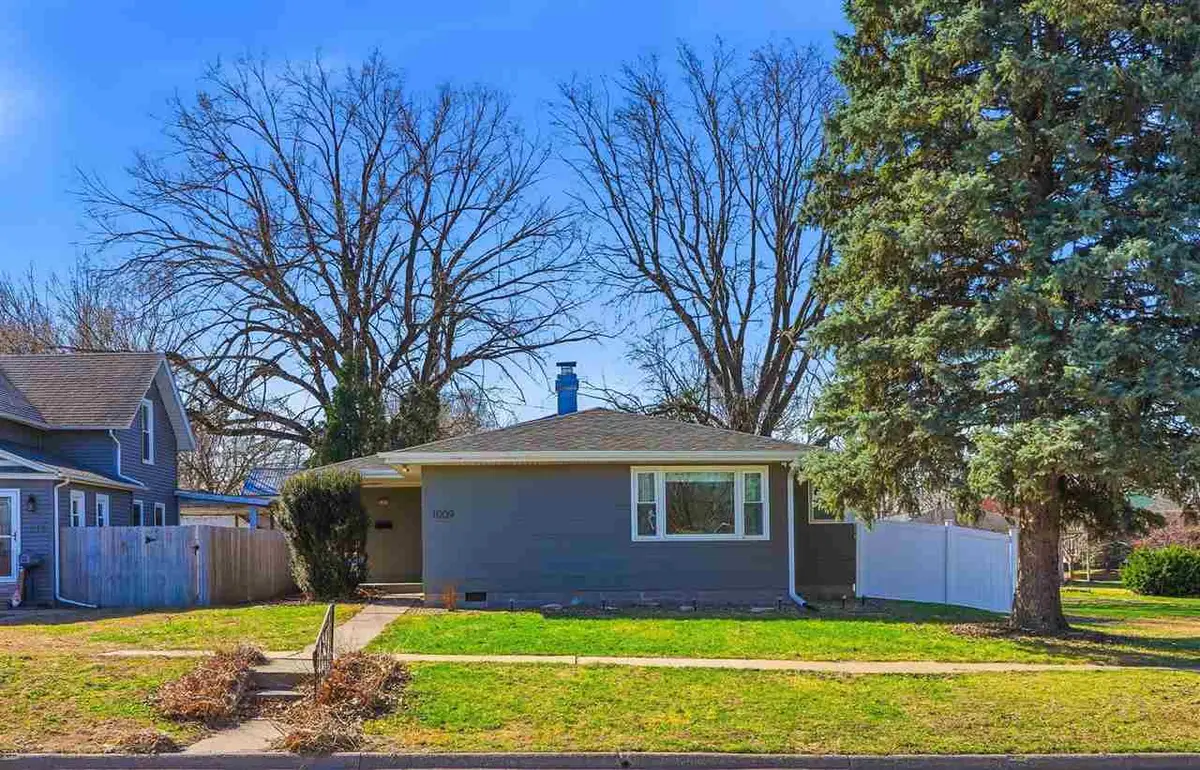 1009 E 2nd Street, Washington, IA 52353 - #1