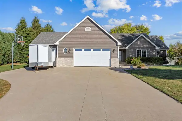 1206 Winchester Cir NE, Swisher, IA 52238