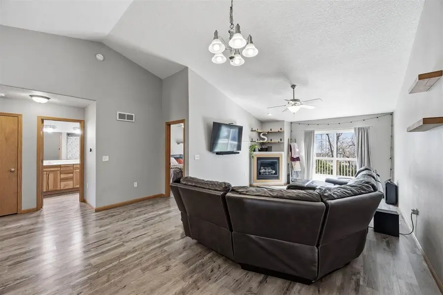 120 Aspen Ln, Hills, IA 52235 - #3