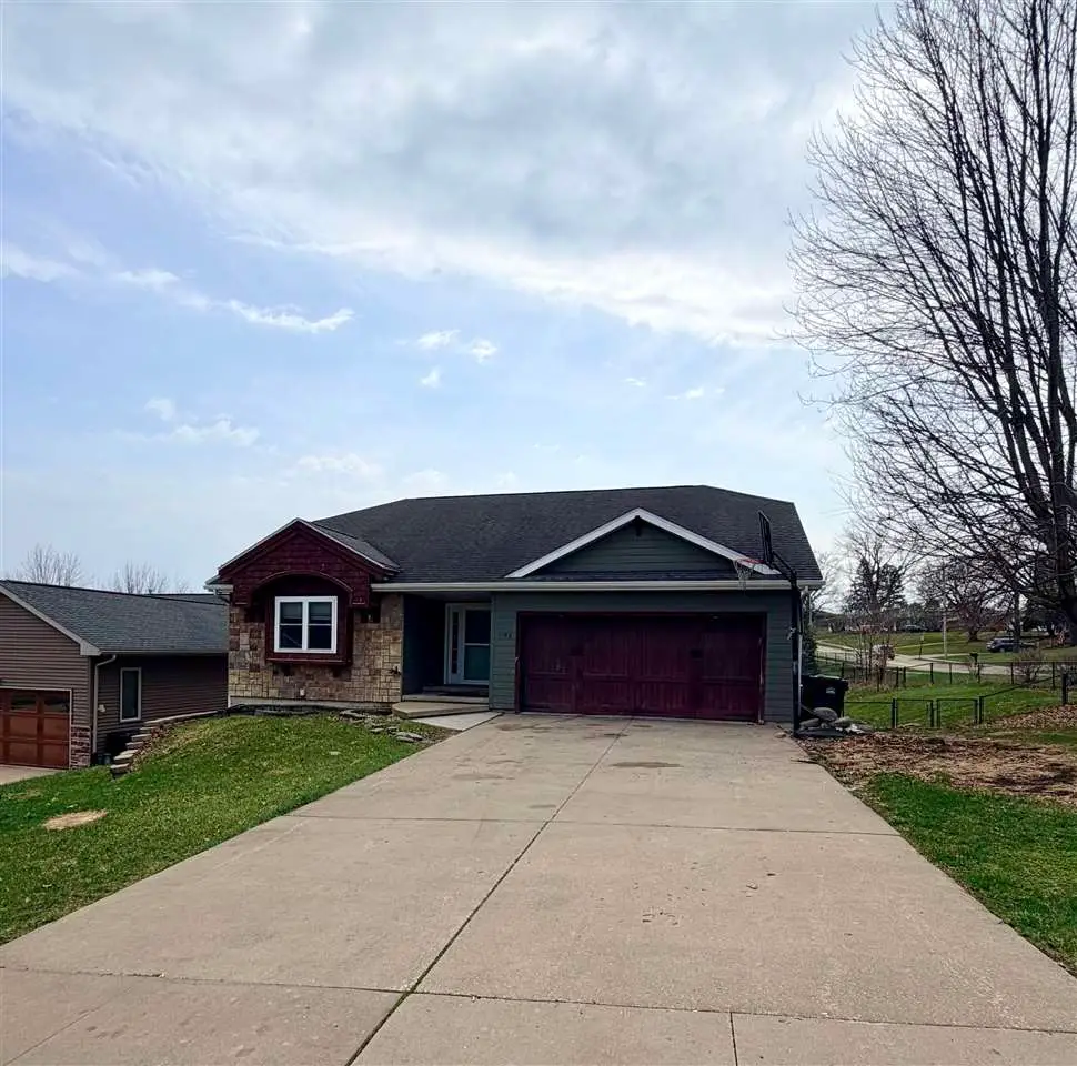 1198 9Th St, Coralville, IA 52241 - #1