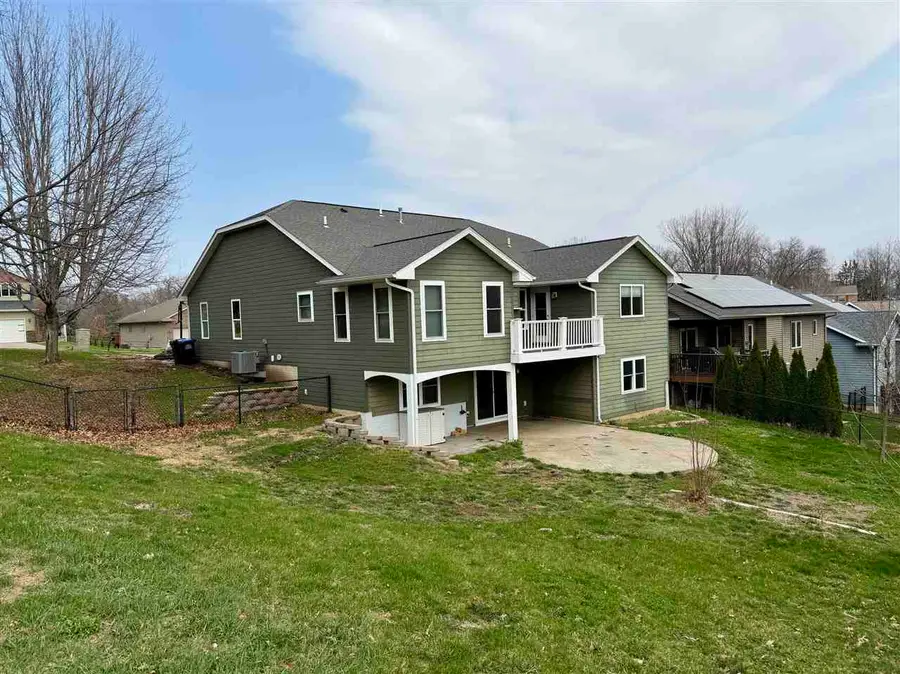 1198 9Th St, Coralville, IA 52241 - #3