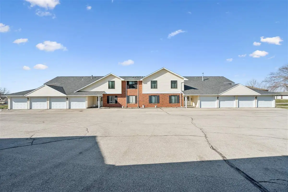 4526 Maureen Dr SE, Cedar Rapids, IA 52403 - #1