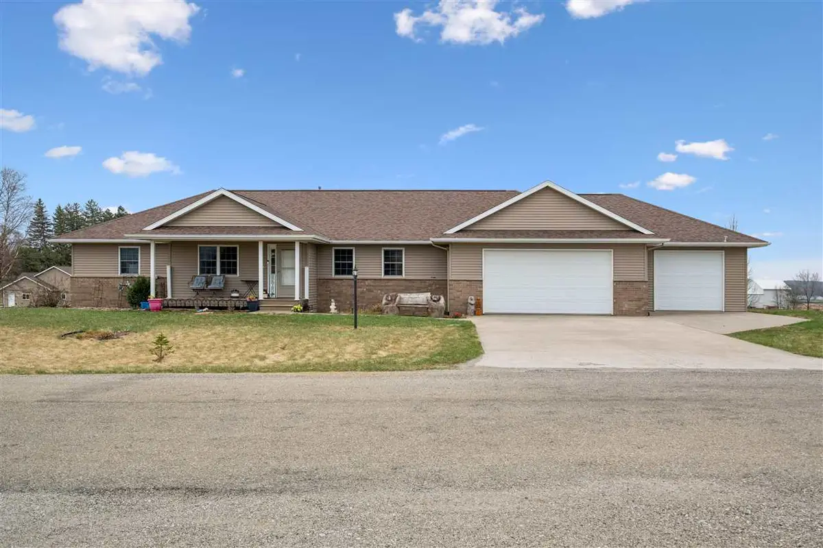 1109 Pelican Dr, Kalona, IA 52247 - #1