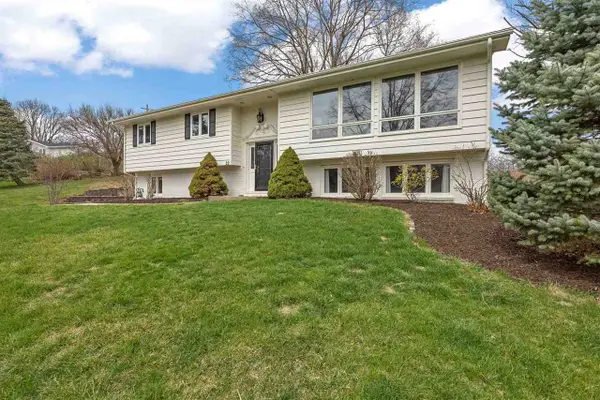 22 Fairview Knl NE, Iowa City, IA 52240