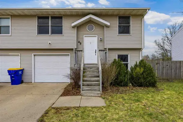 45 Parkview Ct, North Liberty, IA 52317