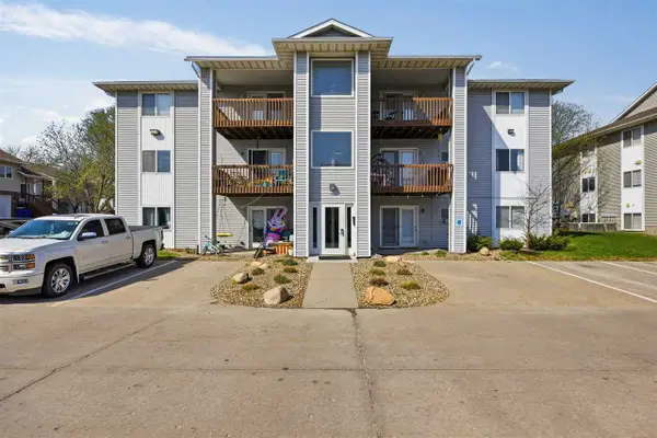 140 Shannon Dr, North Liberty, IA 52317