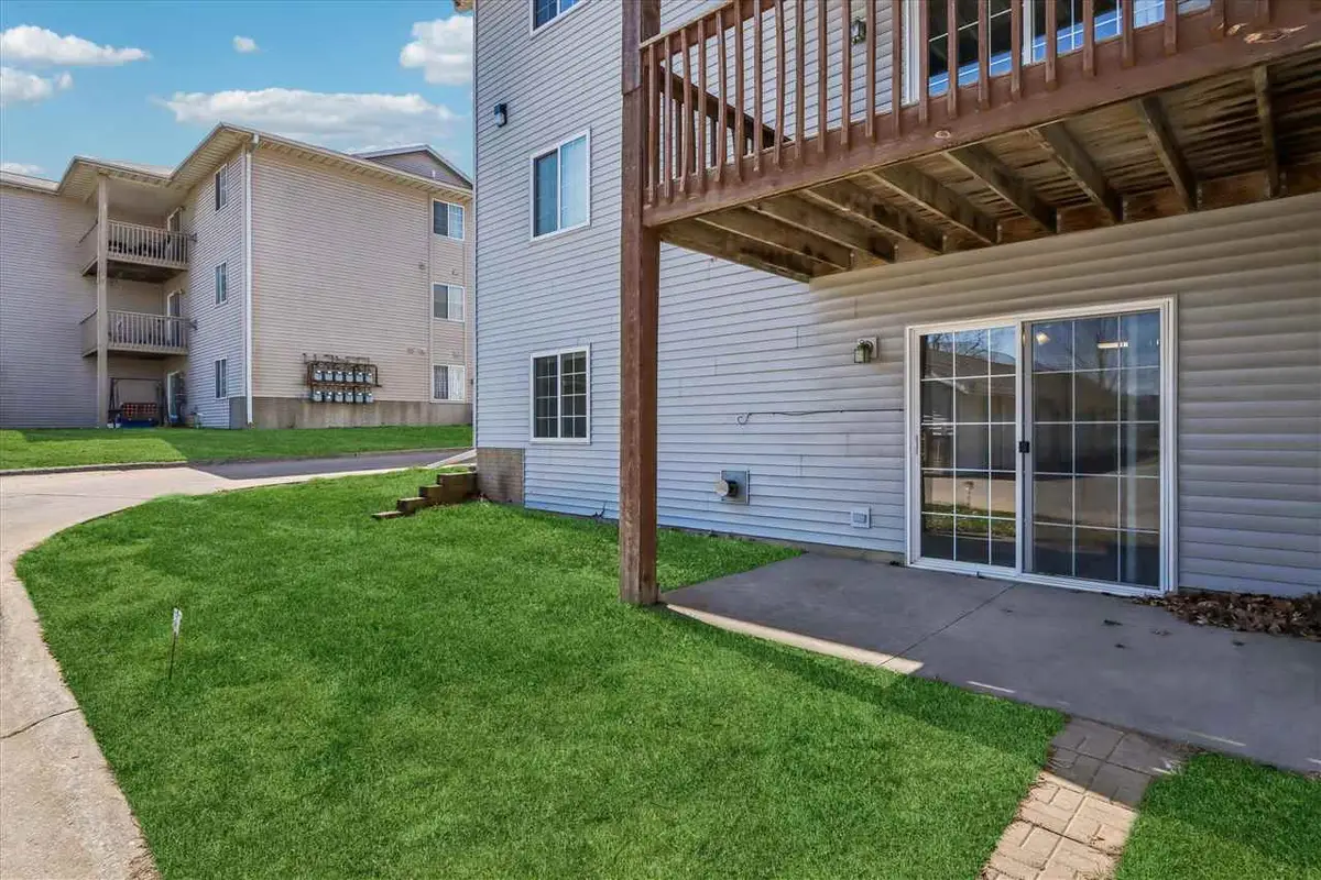 58 Westside Dr, Iowa City, IA 52246 - #1