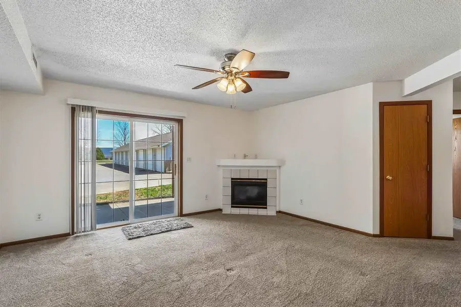 58 Westside Dr, Iowa City, IA 52246 - #3