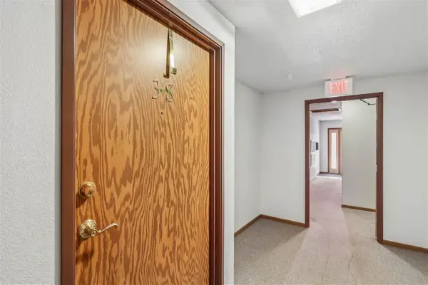 38 Westside Dr, Iowa City, IA 52246