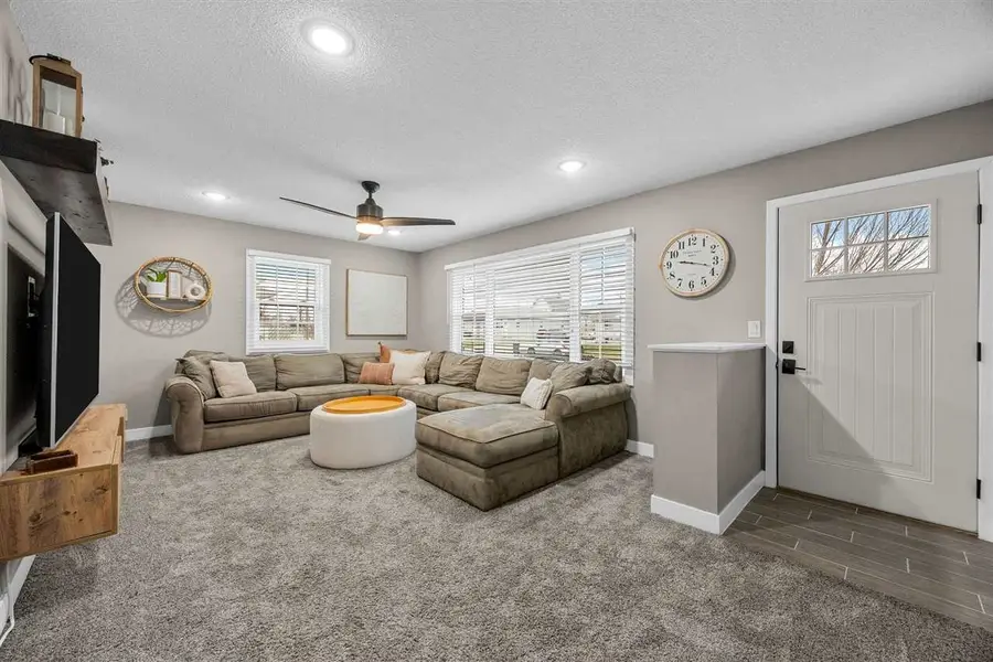 2400 Victoria Dr SW, Cedar Rapids, IA 52404 - #3