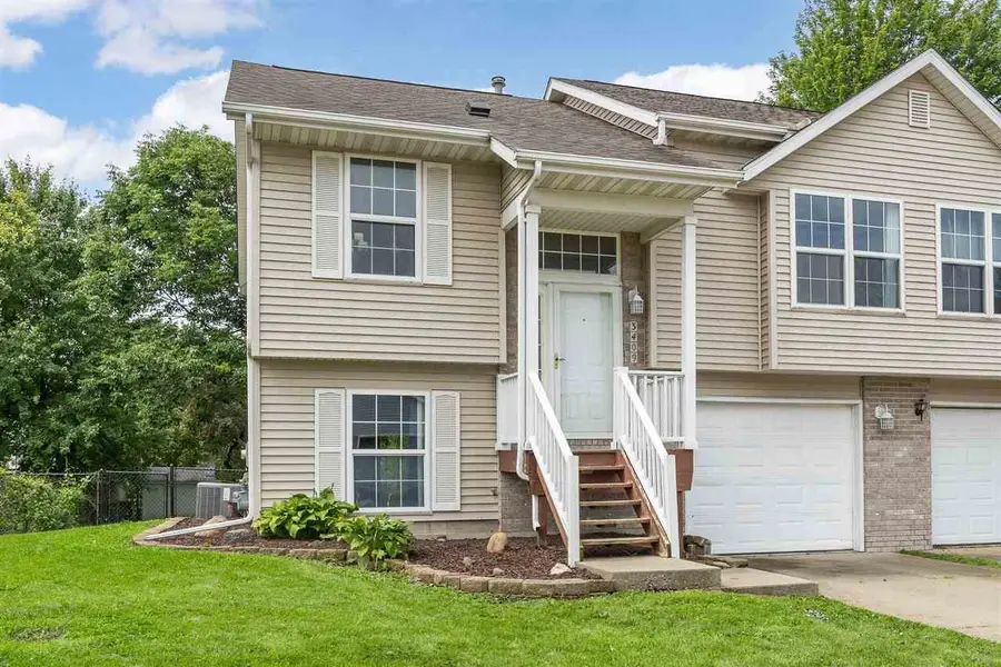 3409 S Jamie Ln, Iowa City, IA 52240 - #2