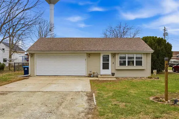 409 Iowa St, Hills, IA 52235
