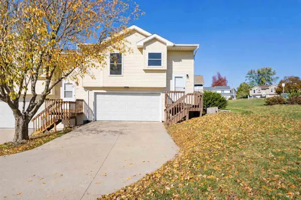 2213 9th St, Coralville, IA 52241