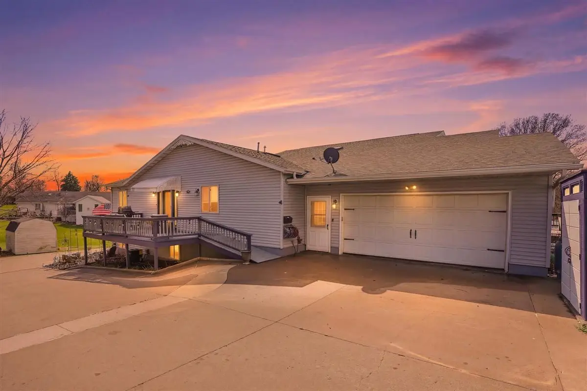 220 N H Ave, Washington, IA 52353 - #1