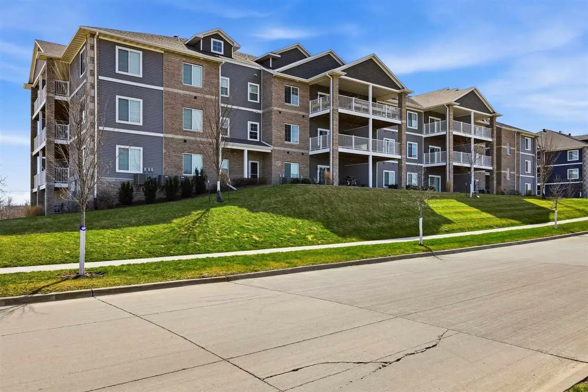 2871 Spring Rose Cir, Coralville, IA 52241 - #1