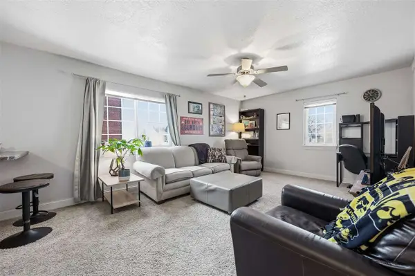 200 Grandview Ct, Iowa City, IA 52246