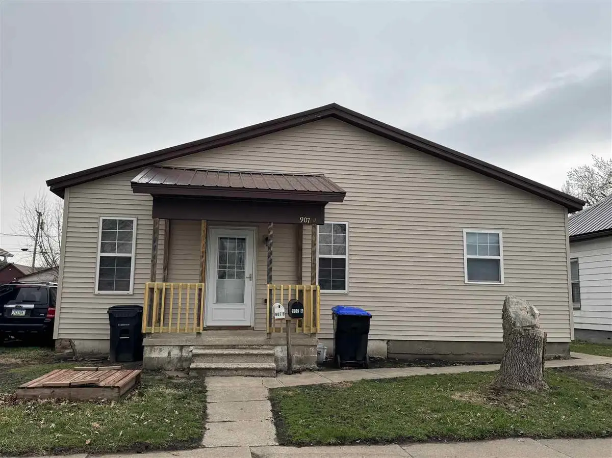 907 6th Ave, Belle Plaine, IA 52208 - #1