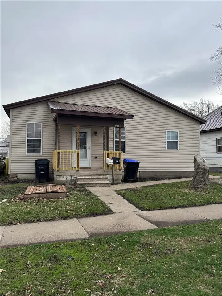 907 6th Ave, Belle Plaine, IA 52208 - #2