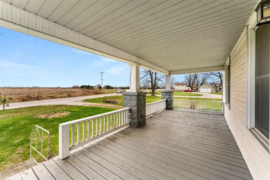 1549 S Iowa Ave, Washington, IA 52353 - #2