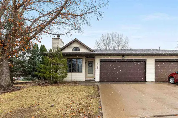 1943 Plaen View Dr, Iowa City, IA 52246