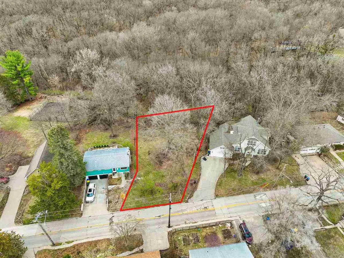 411 Kimball Rd, Iowa City, IA 52245 - #1