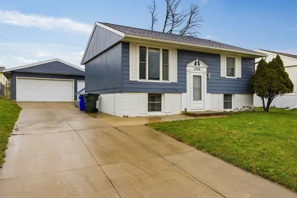 3138 SW Bayberry Dr, Cedar Rapids, IA 52404